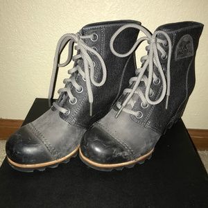 Sorel PDX Wedge Dark Grey Red/Grey Laces Size 8